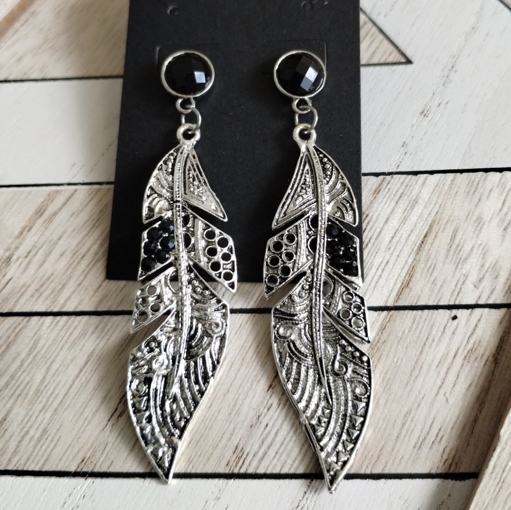 Silver And Black Rhinestone Leaf Pattern Earrings - image 5